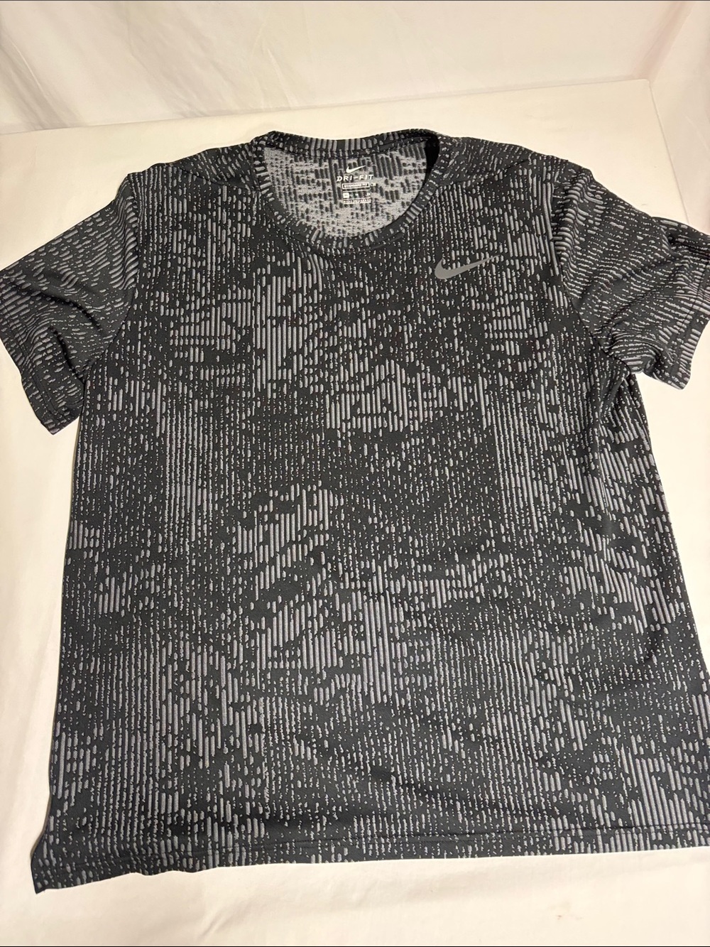 Nike Dri-FIT Men’s XL Standard Fit Black Gray Printed Running Shirt